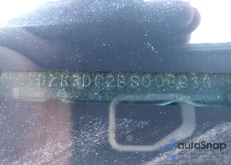 2011 Toyota Sienna z USA, uszkodzony, nr VIN 5TDZK3DC2BS008933